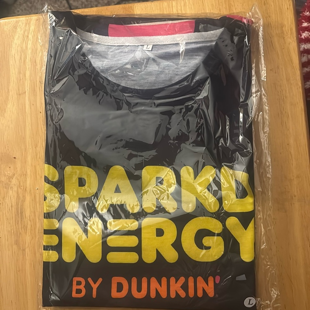 Dunkin shirt size L